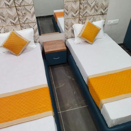 Hotel Dolphin Residency Pātan Екстериор снимка