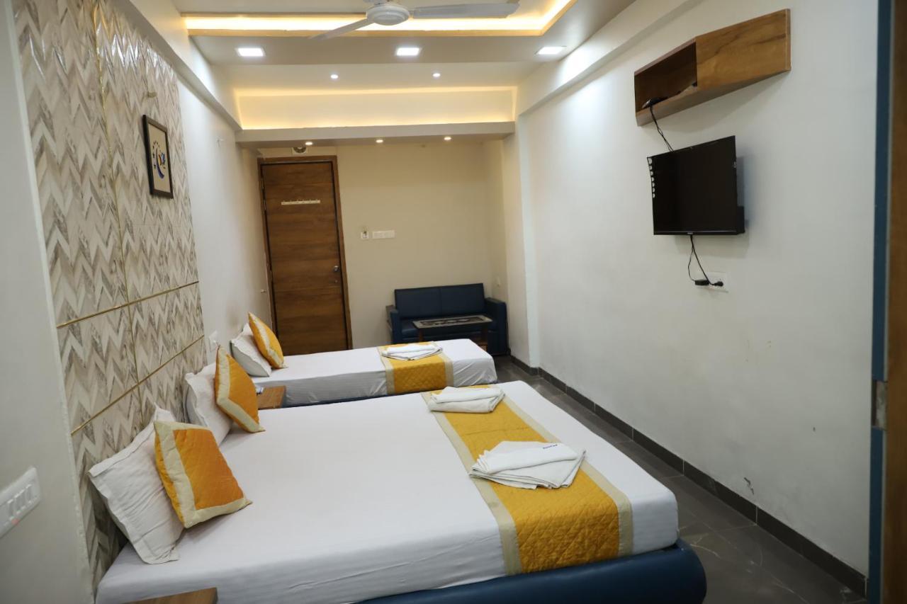 Hotel Dolphin Residency Pātan Екстериор снимка
