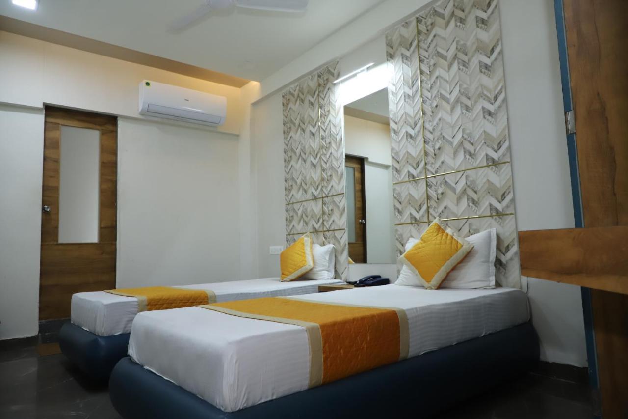 Hotel Dolphin Residency Pātan Екстериор снимка