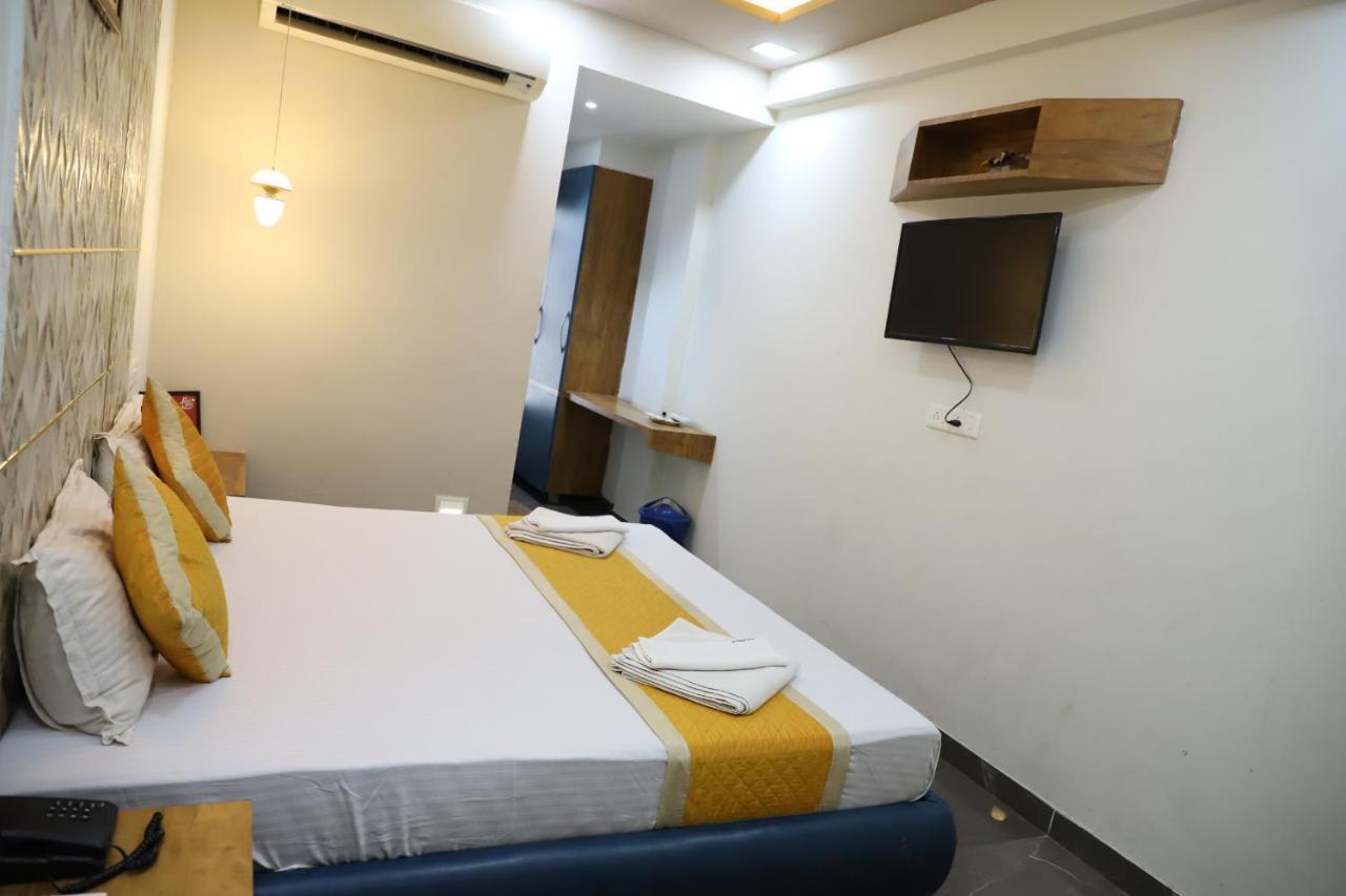 Hotel Dolphin Residency Pātan Екстериор снимка