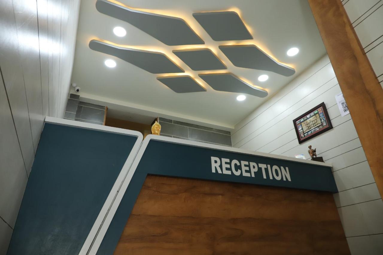 Hotel Dolphin Residency Pātan Екстериор снимка