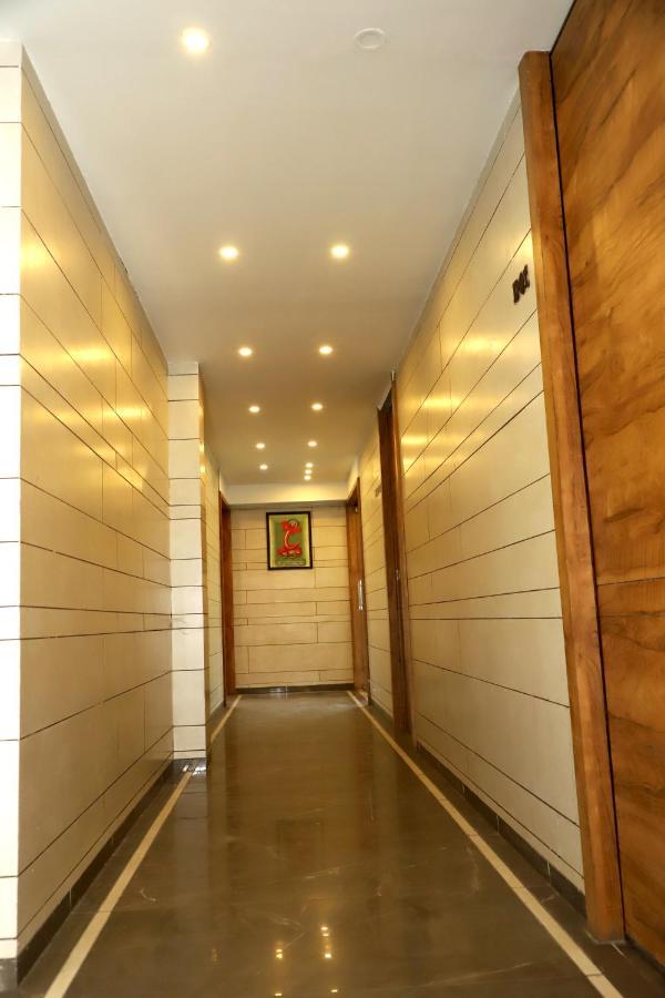 Hotel Dolphin Residency Pātan Екстериор снимка