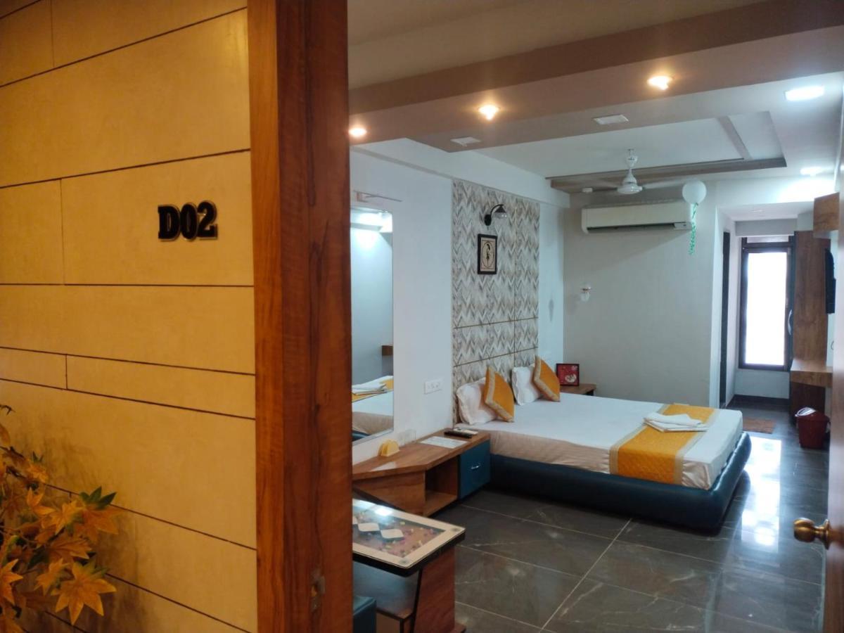 Hotel Dolphin Residency Pātan Екстериор снимка