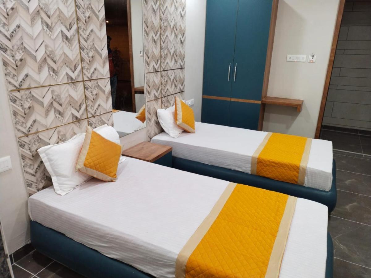 Hotel Dolphin Residency Pātan Екстериор снимка