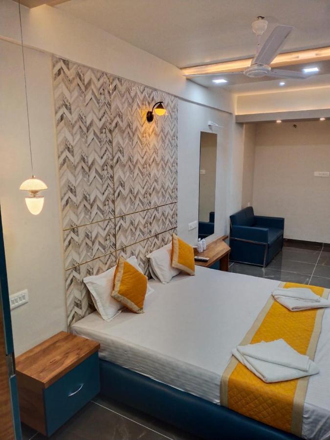 Hotel Dolphin Residency Pātan Екстериор снимка