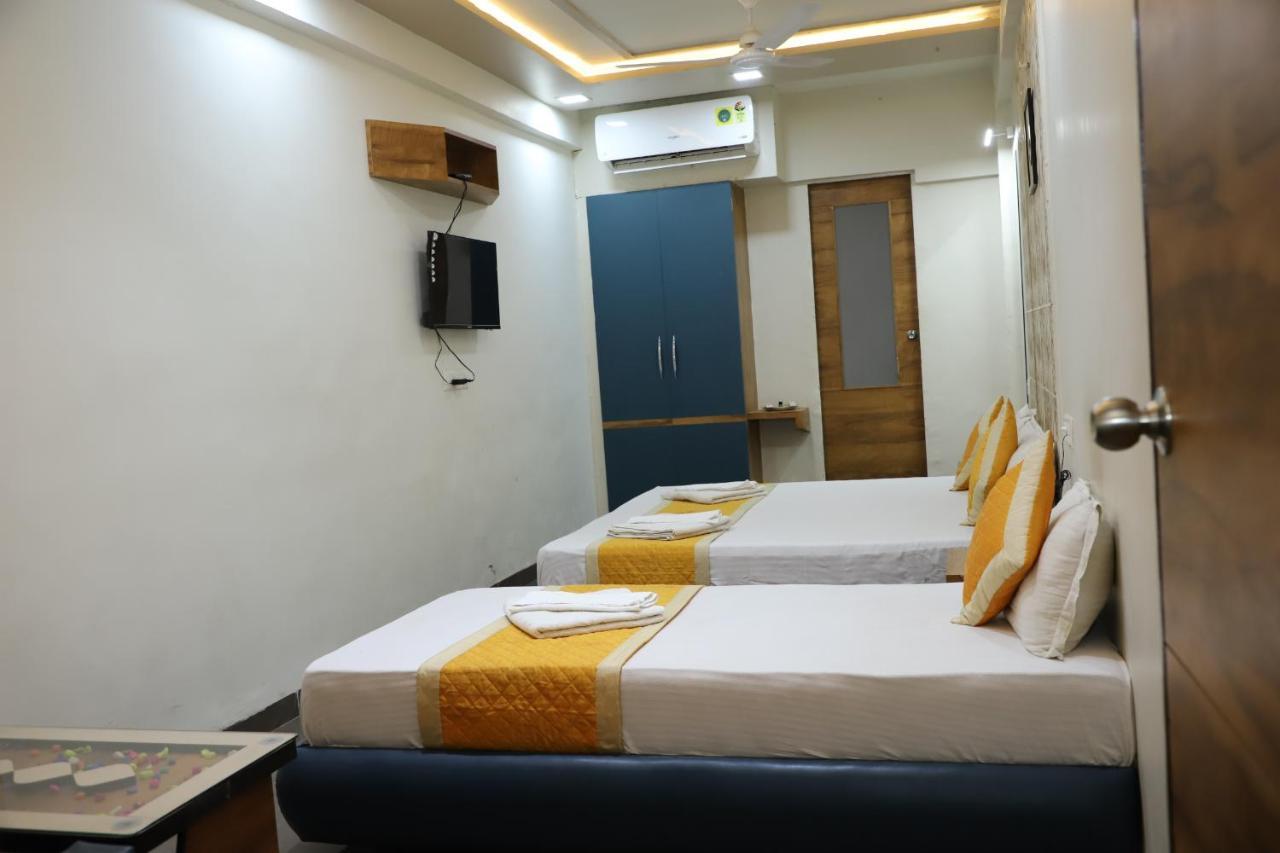Hotel Dolphin Residency Pātan Екстериор снимка