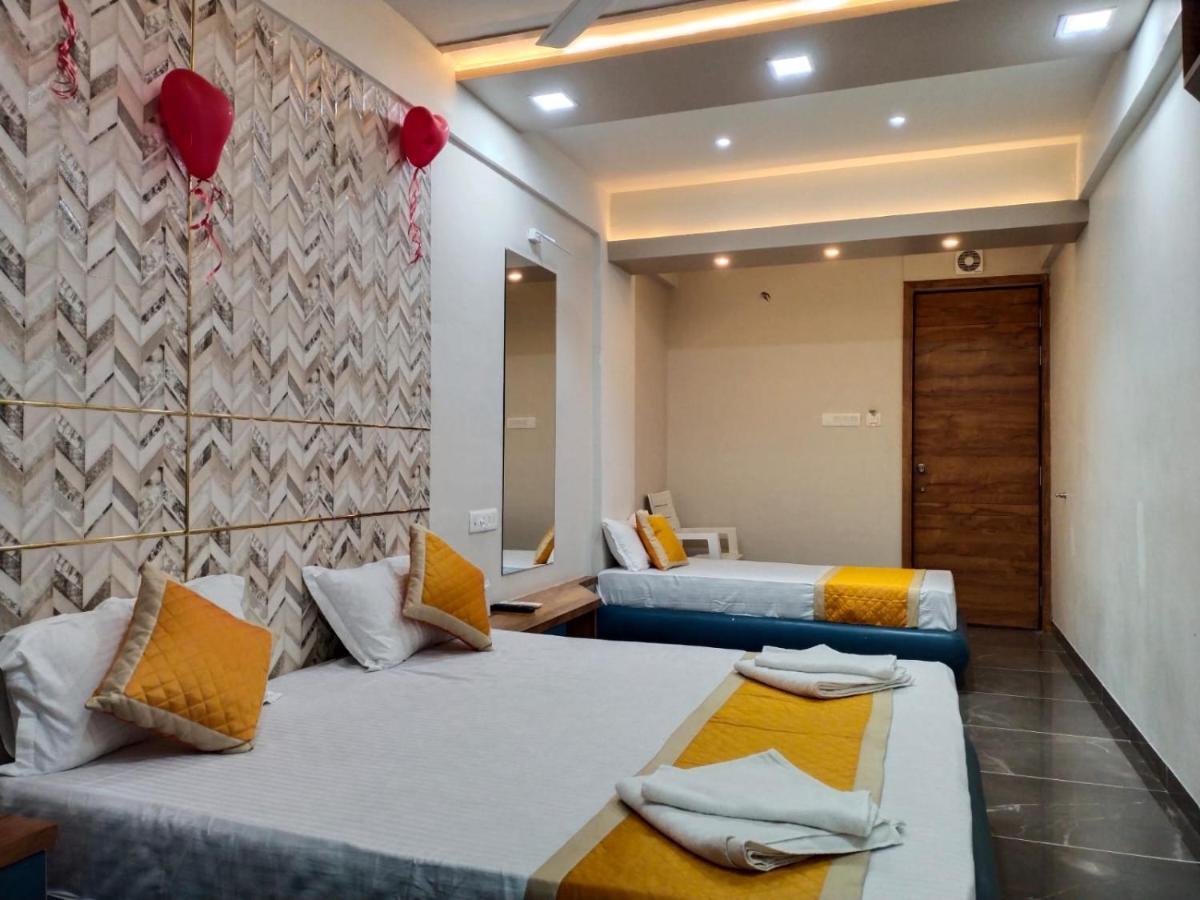 Hotel Dolphin Residency Pātan Екстериор снимка