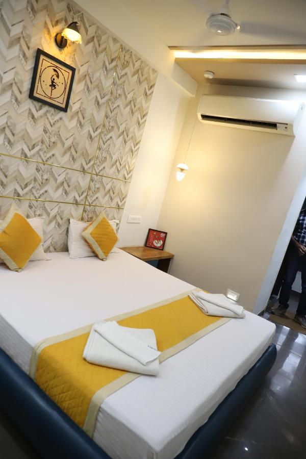 Hotel Dolphin Residency Pātan Екстериор снимка