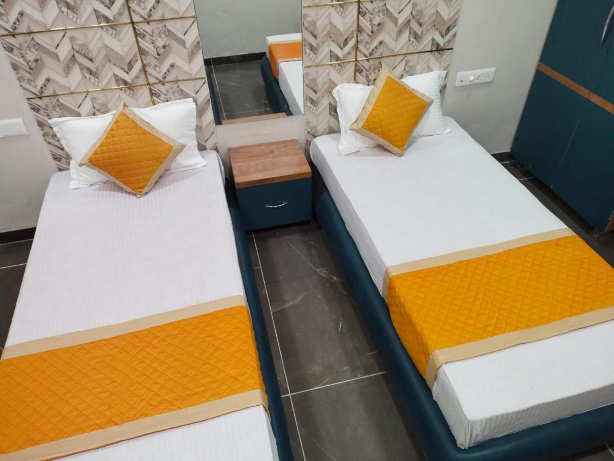 Hotel Dolphin Residency Pātan Екстериор снимка