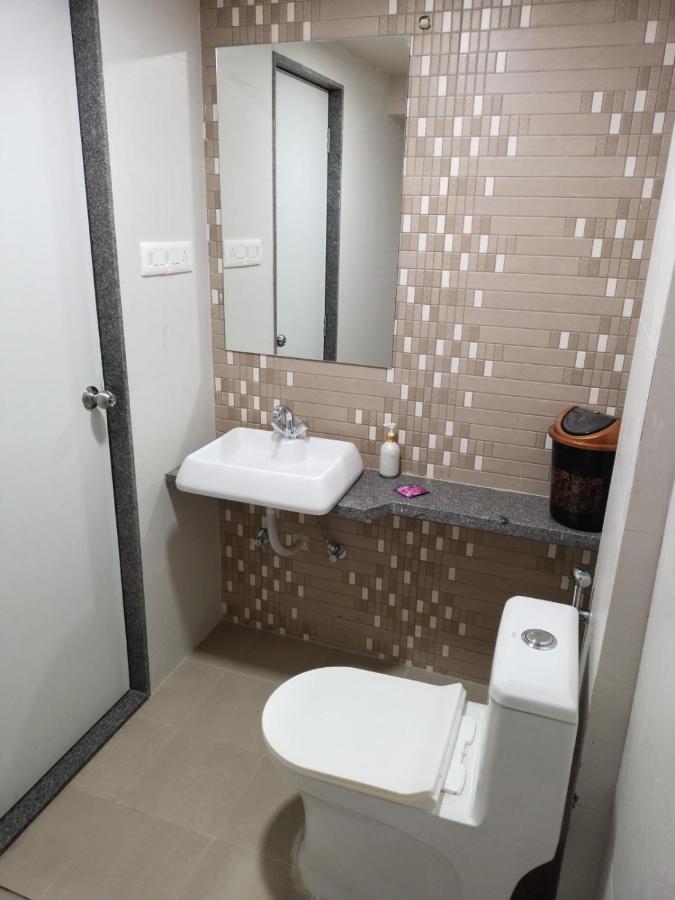 Hotel Dolphin Residency Pātan Екстериор снимка