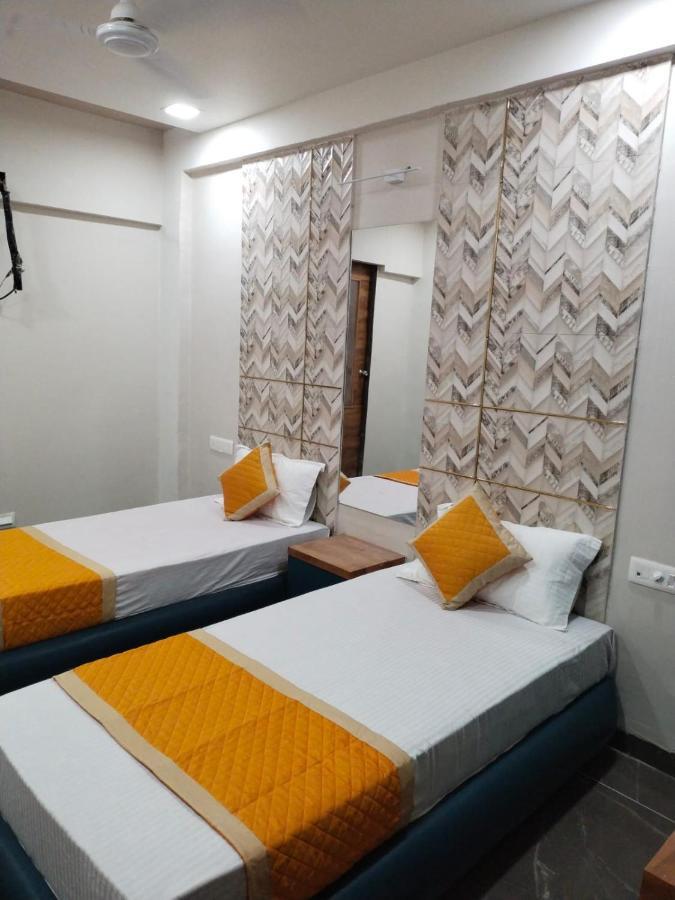Hotel Dolphin Residency Pātan Екстериор снимка